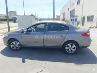 Usado Renault Fluence Dynamique 105 CV (77 kW) 2010 Gris / plata Berlina