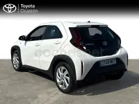 Usado Toyota Aygo X Play 72 CV (52 kW) 2023 Blanco SUV