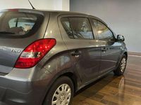 Usado Hyundai i20 Classic 77 CV (56 kW) 2010 Gris Utilitario