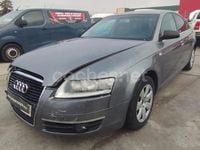 Usado Audi A6 177 CV (130 kW) 2004 Gris / plata Berlina