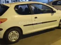 Usado Peugeot 206 60 CV (44 kW) 1999 Blanco Utilitario