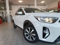 Usado Kia Stonic 101 CV (74 kW) 2025 Blanco SUV