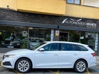 Usado Skoda Octavia Ambition 150 CV (110 kW) 2021 Blanco Familiar