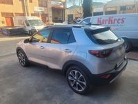 Usado Kia Stonic 100 CV (73 kW) 2020 Gris / plata SUV