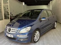 Usado Mercedes B180 109 CV (80 kW) 2011 Azul Utilitario