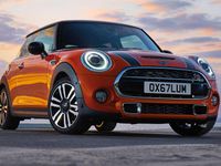 Usado Mini ONE 102 CV (75 kW) 2020 Gris Utilitario