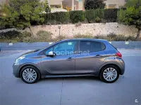 Usado Peugeot 208 Signature Sky 110 CV (80 kW) 2019 Gris / plata Utilitario