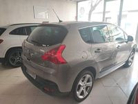 Usado Peugeot 3008 Active 115 CV (84 kW) 2013 Gris / plata Familiar