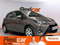 Usado Toyota Yaris Hybrid Active 100 CV (73 kW) 2019 Gris Utilitario