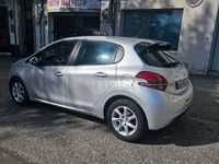 Usado Peugeot 208 Signature Sky 99 CV (72 kW) 2019 Gris / plata Utilitario