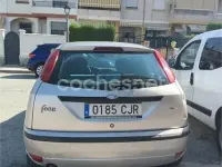Usado Ford Focus Trend 100 CV (73 kW) 2003 Gris / plata Berlina
