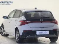 Usado Hyundai i20 100 CV (73 kW) 2025 Gris/plata Utilitario