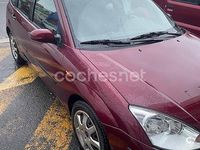 Usado Ford Focus Trend 100 CV (73 kW) 2004 Granate Berlina