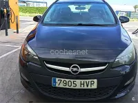 Usado Opel Astra Selective 110 CV (80 kW) 2014 Negro Familiar