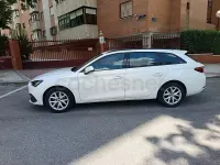 Usado Seat Leon Style 130 CV (95 kW) 2023 Blanco Familiar
