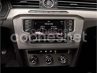 Usado VW Passat 120 CV (88 kW) 2016 Azul Familiar