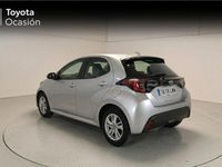 Usado Toyota Yaris 125 CV (91 kW) 2022 Gris / plata Utilitario