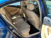 Usado VW Passat Highline 140 CV (102 kW) 2006 Azul Berlina