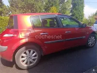 Usado Renault Mégane Authentique 105 CV (77 kW) 2006 Rojo Berlina