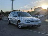 Usado VW Golf IV Highline 130 CV (95 kW) 2002 Gris / plata Berlina