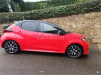 Usado Toyota Yaris Hybrid Edition 116 CV (85 kW) 2021 Rojo Berlina