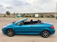 Usado Peugeot 307 CC 110 CV (80 kW) 2006 Azul Descapotable