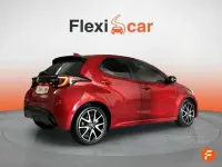 Usado Toyota Yaris Plus 116 CV (85 kW) 2022 Rojo Utilitario