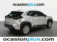 Usado Toyota Yaris Cross Business Edition 116 CV (85 kW) 2024 Gris plata SUV
