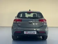 Usado Kia Rio 120 CV (88 kW) 2022 Verde