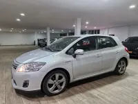 Usado Toyota Auris Hybrid Active 136 CV (100 kW) 2013 Gris / plata Berlina