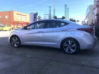 Usado Hyundai Elantra 132 CV (97 kW) 2014 Gris / plata Berlina