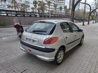 Usado Peugeot 206 70 CV (51 kW) 2006 Gris / plata Berlina