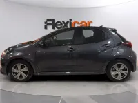 Usado Toyota Yaris Hybrid Active 116 CV (85 kW) 2025 Gris Berlina