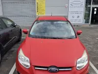 Usado Ford Focus Trend 100 CV (73 kW) 2013 Rojo Berlina