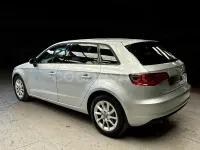 Usado Audi A3 Ambition 105 CV (77 kW) 2014 Gris / plata Berlina