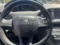 Usado Peugeot 308 Access 100 CV (73 kW) 2016 Gris / plata Berlina