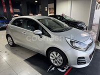 Usado Kia Rio 84 CV (61 kW) 2017 Gris / plata Berlina