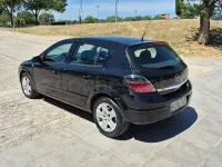 Usado Opel Astra Energy 115 CV (84 kW) 2009 Negro Berlina