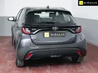 Begagnad Toyota Yaris Hybrid Business Edition 116 HK (85 kW) 2025 Grå Sedan