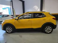Usado Kia Stonic 84 CV (61 kW) 2017 Amarillo SUV