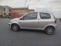 Usado Toyota Yaris Luna 65 CV (47 kW) 2005 Gris / plata Berlina