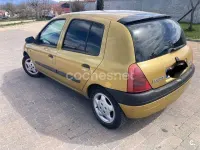 Usado Renault Clio 90 CV (66 kW) 1999 Amarillo Berlina