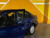Usado Seat Toledo Stella 105 CV (77 kW) 2004 Azul Berlina
