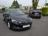 Usado Opel Astra 125 CV (91 kW) 2019 Negro Berlina