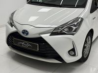 Usado Toyota Yaris Hybrid Active 100 CV (73 kW) 2019 Blanco