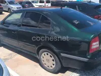 Usado Skoda Octavia Ambiente 90 CV (66 kW) 2002 Verde Berlina
