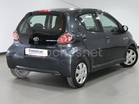 Usado Toyota Aygo 68 CV (50 kW) 2010 Gris Utilitario