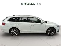 Usado Skoda Octavia Style 150 CV (110 kW) 2021 Blanco Familiar