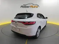 Usado Renault Mégane II Intens 115 CV (84 kW) 2021 Blanco Berlina
