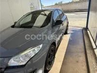 Usado Renault Mégane Dynamique 115 CV (84 kW) 2013 Gris / plata Berlina
